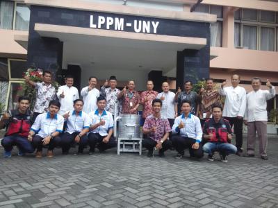 Support Pembelajaran Pengecoran, Tim Dosen JPTM FT UNY Serahkan Paket Sarana Pendukung Praktik Pengecoran Aluminium untuk SMK Support Pembelajaran Pengecoran, Tim Dosen JPTM FT UNY Serahkan Paket Sarana Pendukung Praktik Pengecoran Aluminium untuk SMK