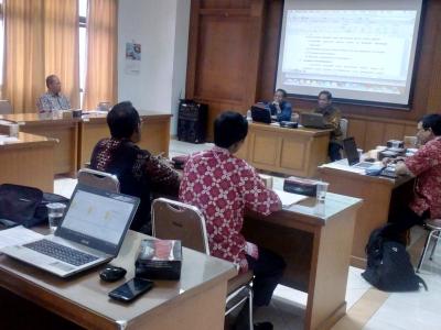 Workshop Evaluasi Kurikulum dalam Rangka Revitalisasi Kurikulum Workshop Evaluasi Kurikulum dalam Rangka Revitalisasi Kurikulum