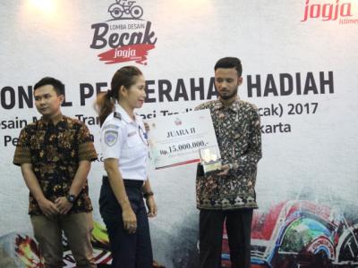 Ilham Surfani, Juara 2 Lomba Desain Becak Jogja Istimewa Ilham Surfani, Juara 2 Lomba Desain Becak Jogja Istimewa