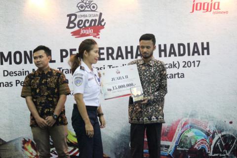 Ilham Surfani, Juara 2 Lomba Desain Becak Jogja Istimewa Ilham Surfani, Juara 2 Lomba Desain Becak Jogja Istimewa